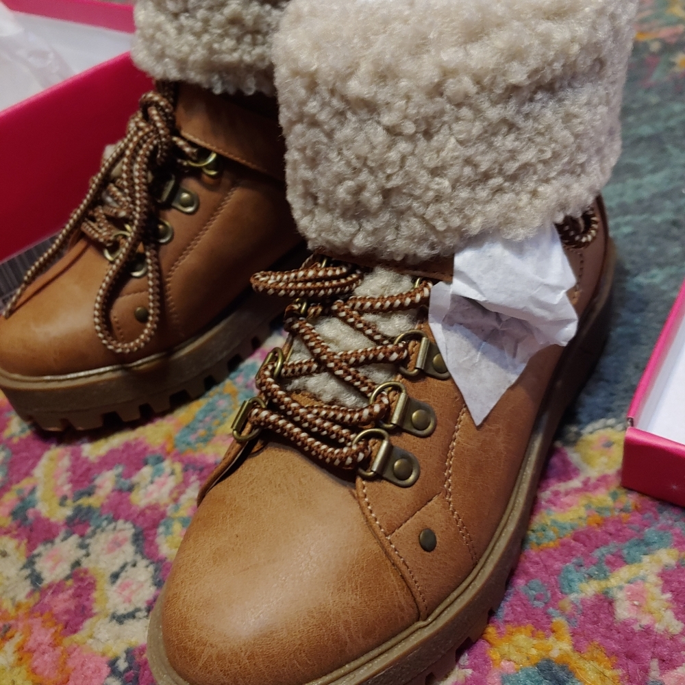 Boots - Picture 2 of 3